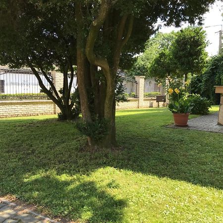 Szent Istvan Fogado Nagymaros Bagian luar foto