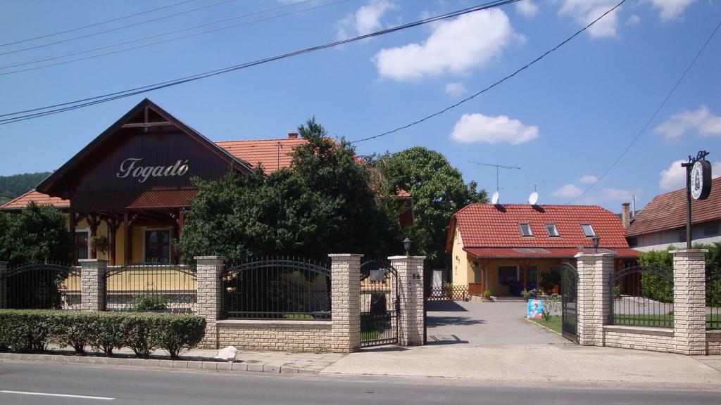 Szent Istvan Fogado Nagymaros Bagian luar foto