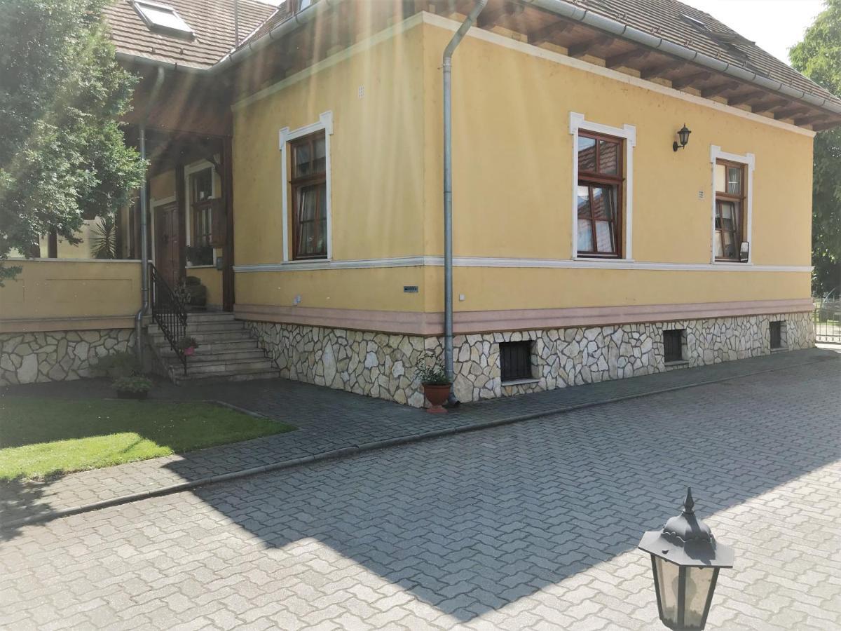Szent Istvan Fogado Nagymaros Bagian luar foto